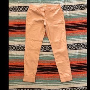 Gently worn peach 🍑 capris 🖤